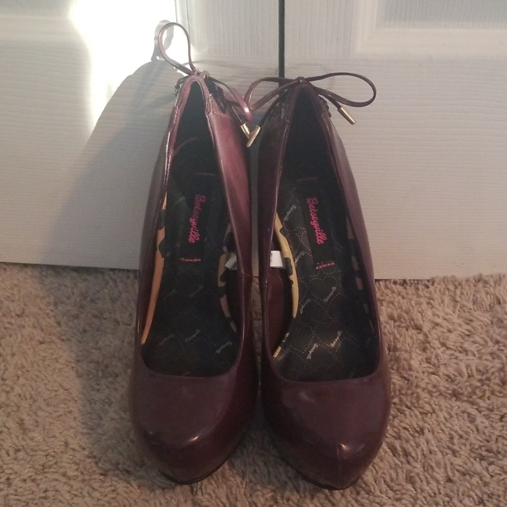 Size 7 corsette pumps